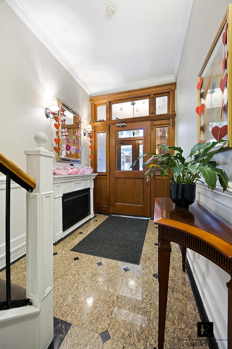 151 W 80th Street 3-r Property Photo 7