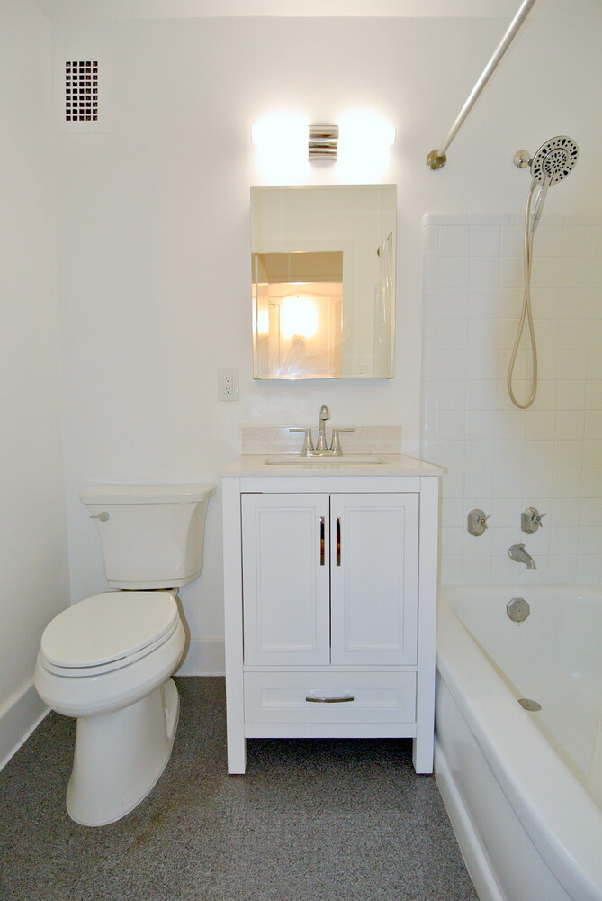70 La Salle Street 6e Property Photo 6