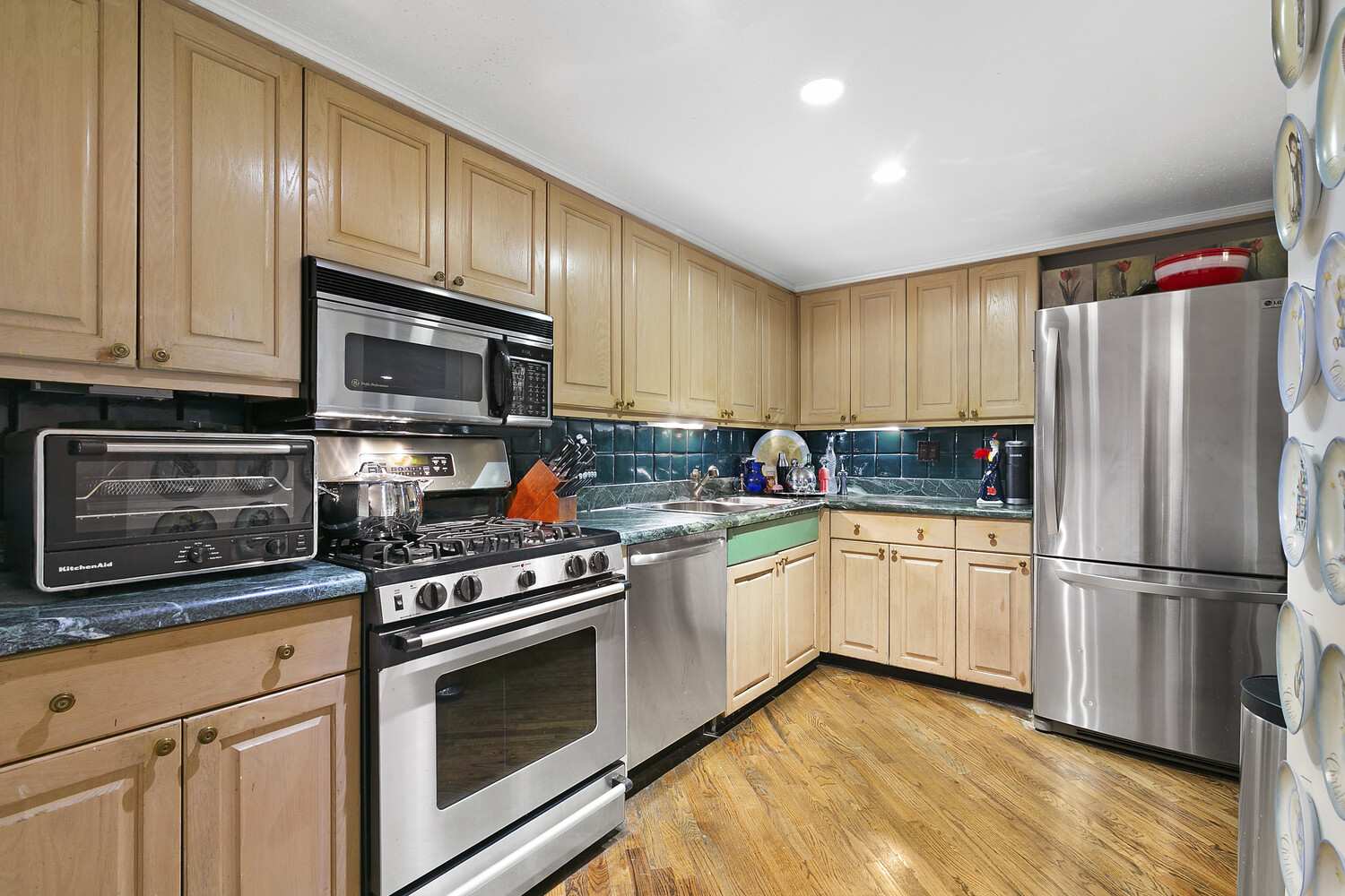 121 W 20th Street 2d Property Photo 5