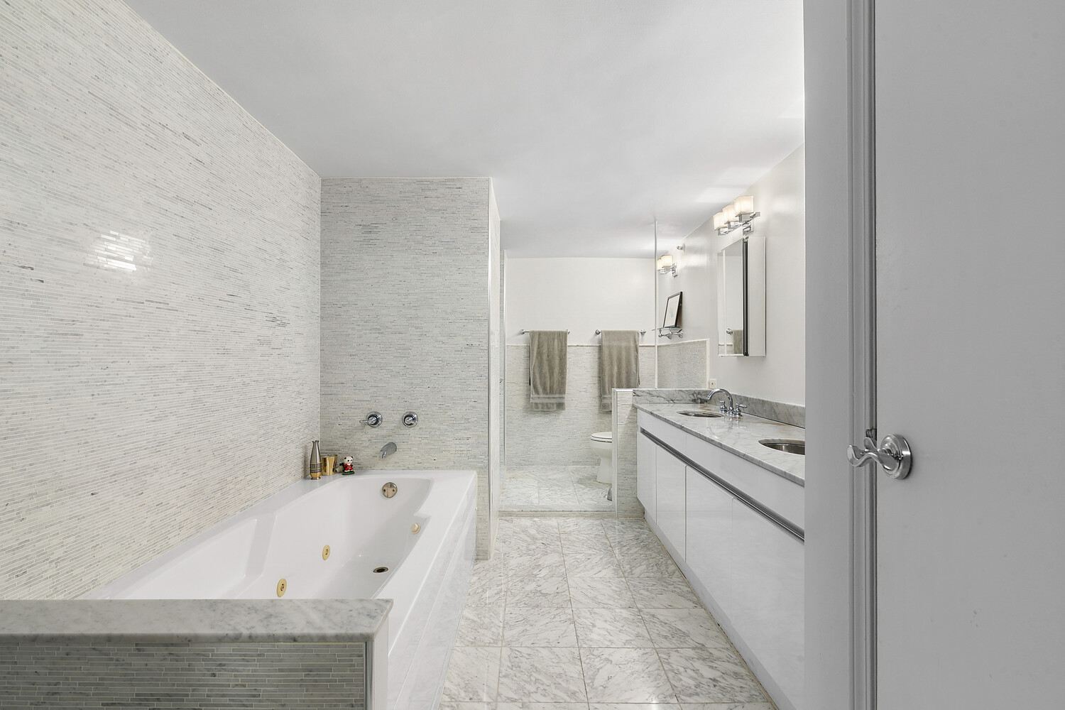 121 W 20th Street 2d Property Photo 8