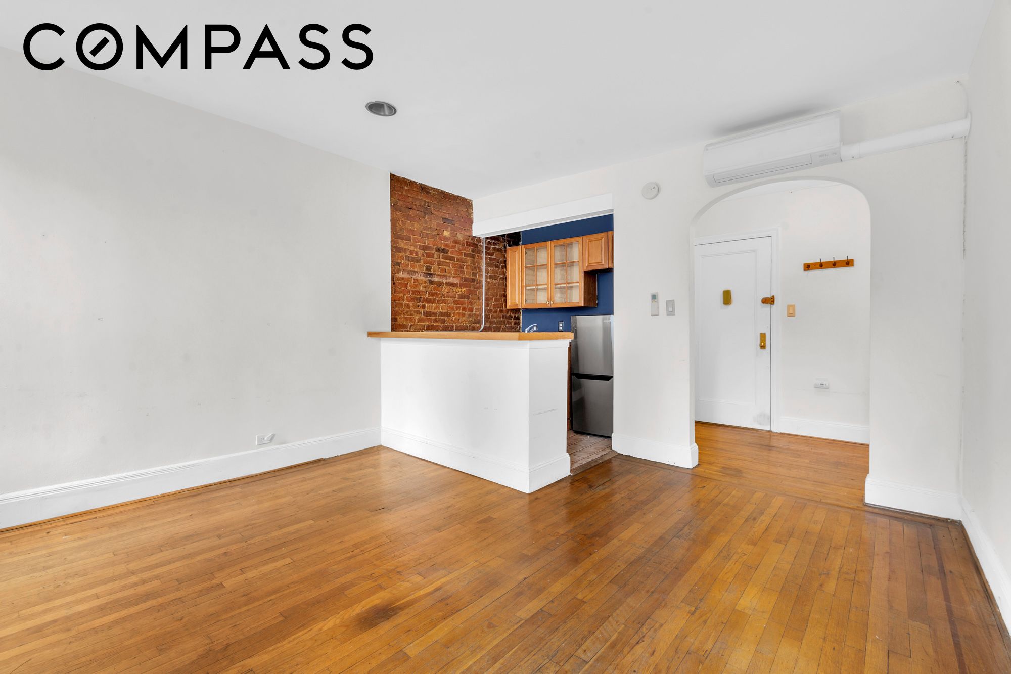 240 E 24th Street 2E Property Photo 1