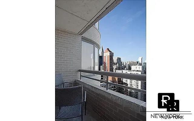 330 E 38th Street 44-i Property Photo 3