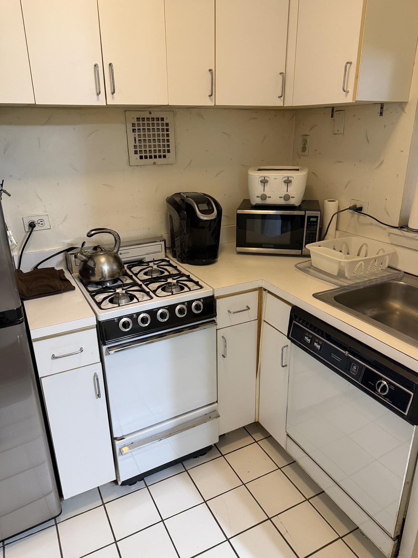 241-20 Northern Boulevard 4-a Property Photo 7