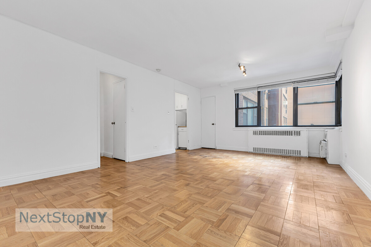 233 E 69TH Street 6O Property Photo 1