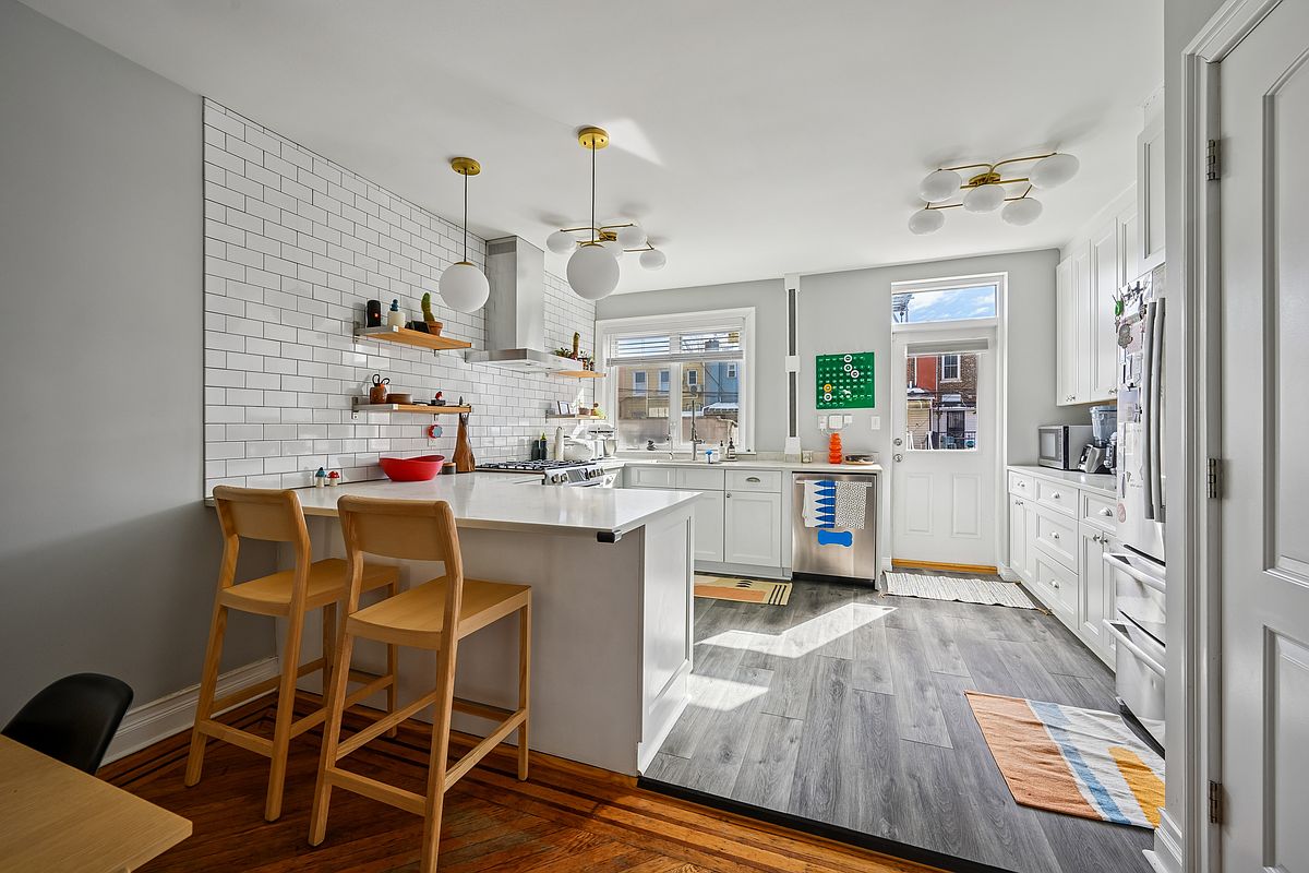 274 Parkville Avenue Property Photo 1