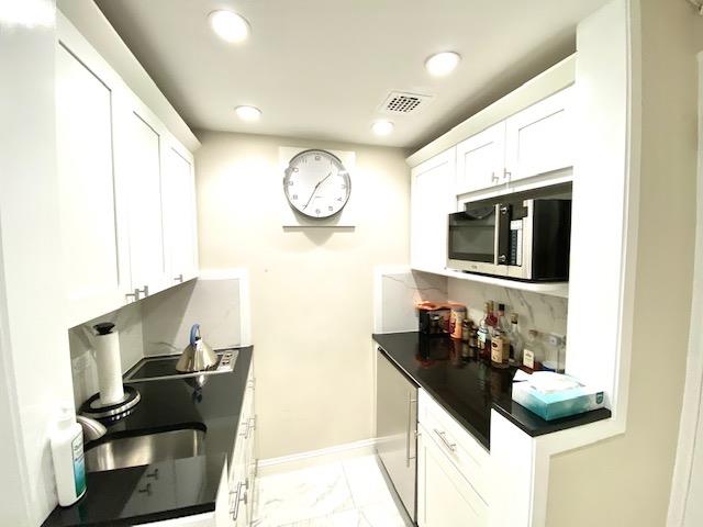 111 E 56th Street 907 Property Photo 5