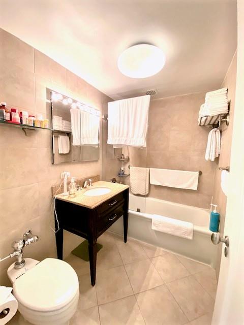 111 E 56th Street 907 Property Photo 6
