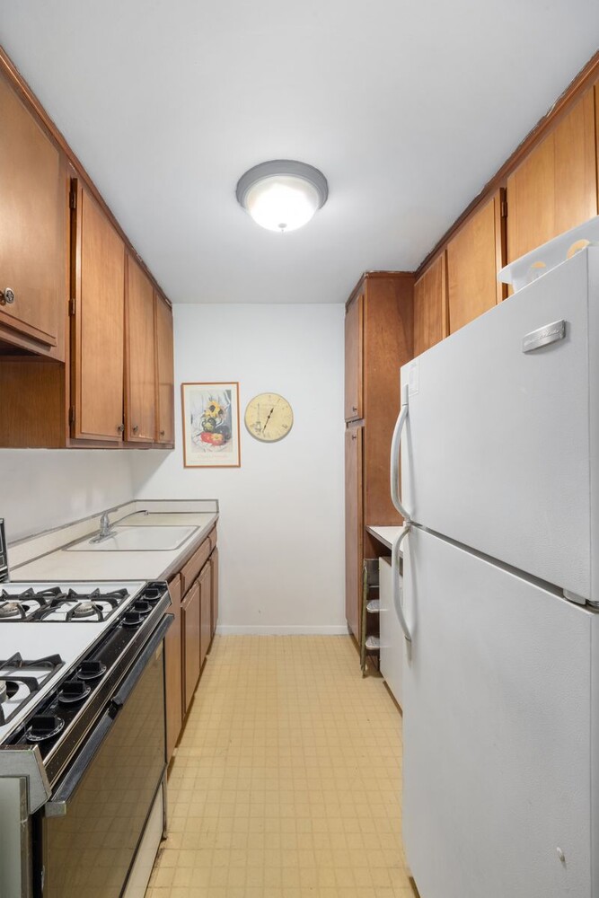 301 E 22nd Street 5v Property Photo 12