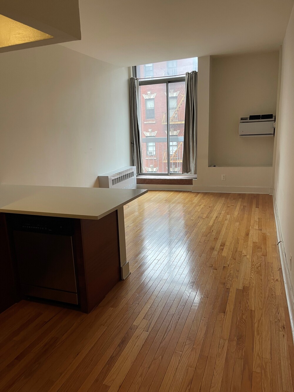 184 THOMPSON Street 3O Property Photo 1