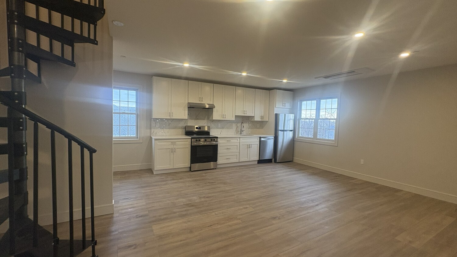 512 Beach 130th Street 3a Property Photo 3