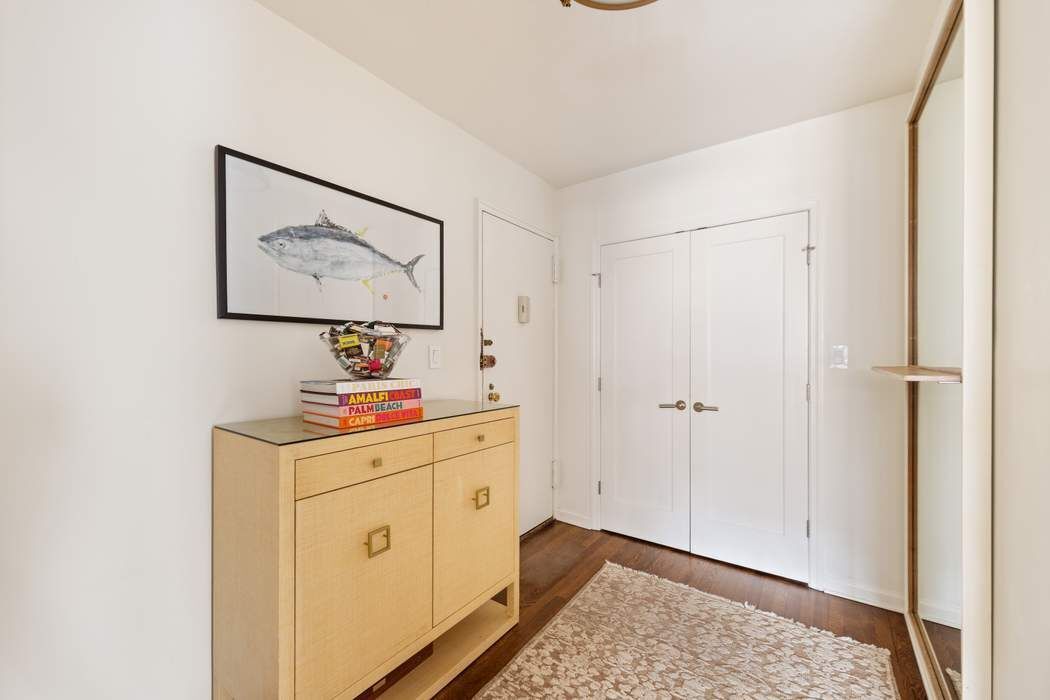 30 E 9th Street 6d Property Photo 8