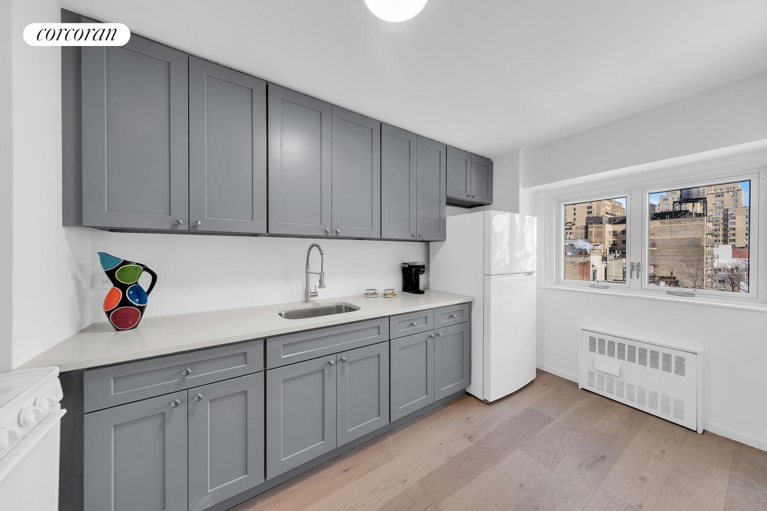 609 COLUMBUS Avenue 8Q Property Photo 1