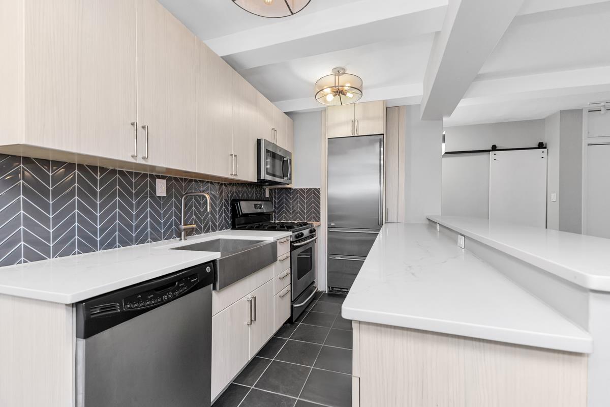 155 E 49th Street 5-a Property Photo 4