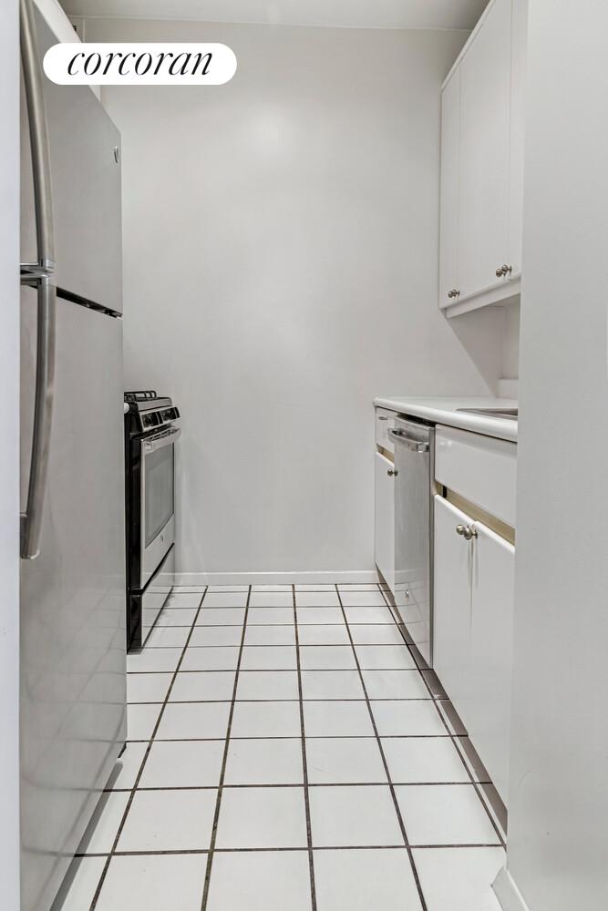 200 E 69th Street 4r Property Photo 2