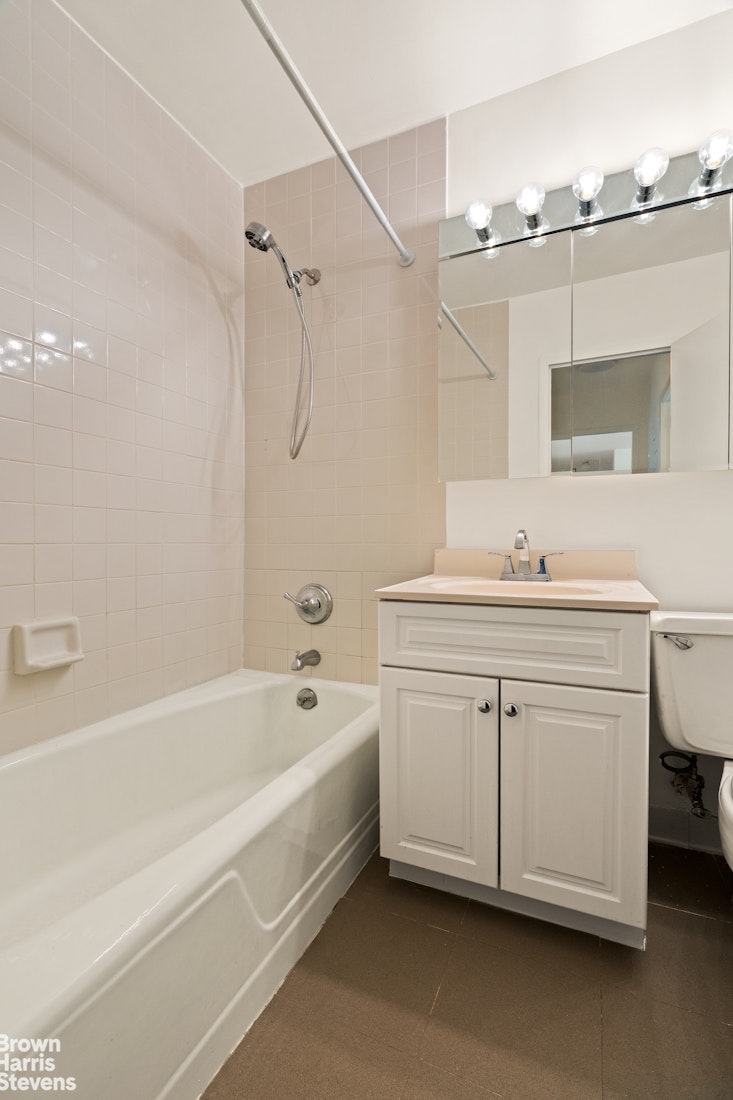 1725 York Avenue 17g Property Photo 8