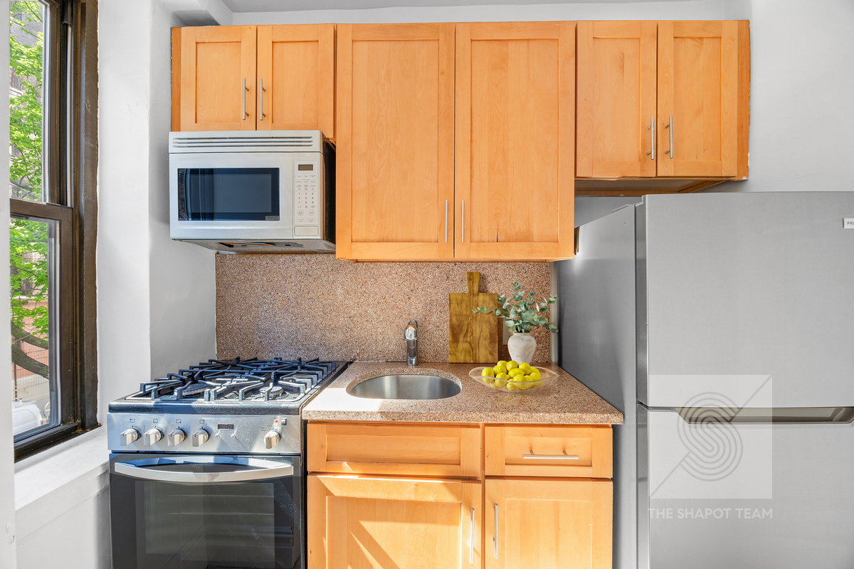 230 Riverside Drive 2e Property Photo 6