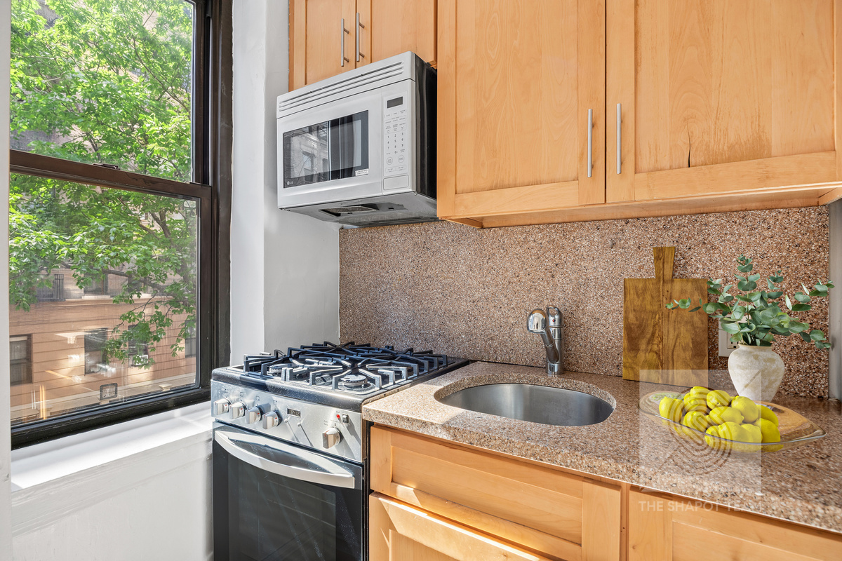 230 Riverside Drive 2e Property Photo 7