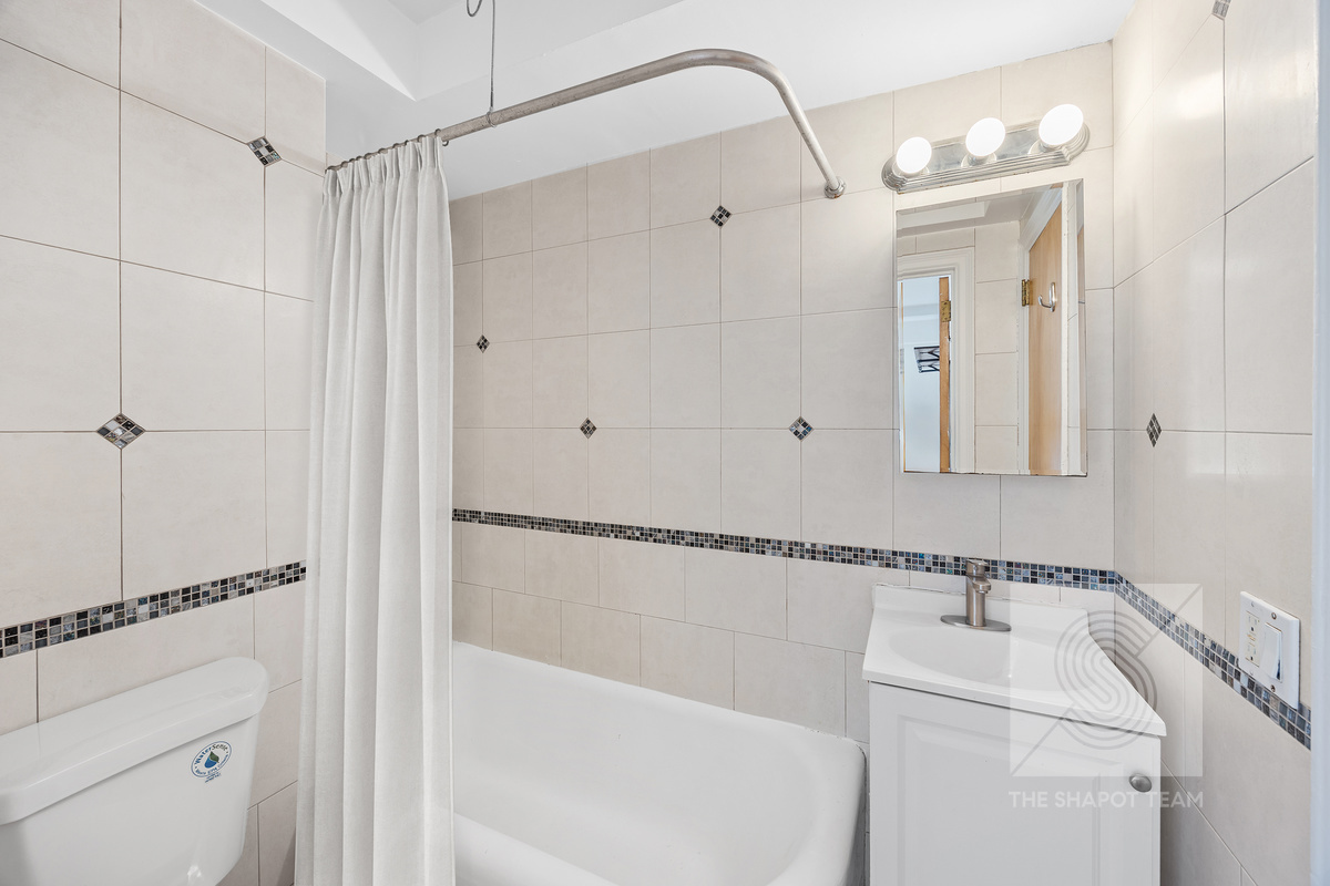230 Riverside Drive 2e Property Photo 10