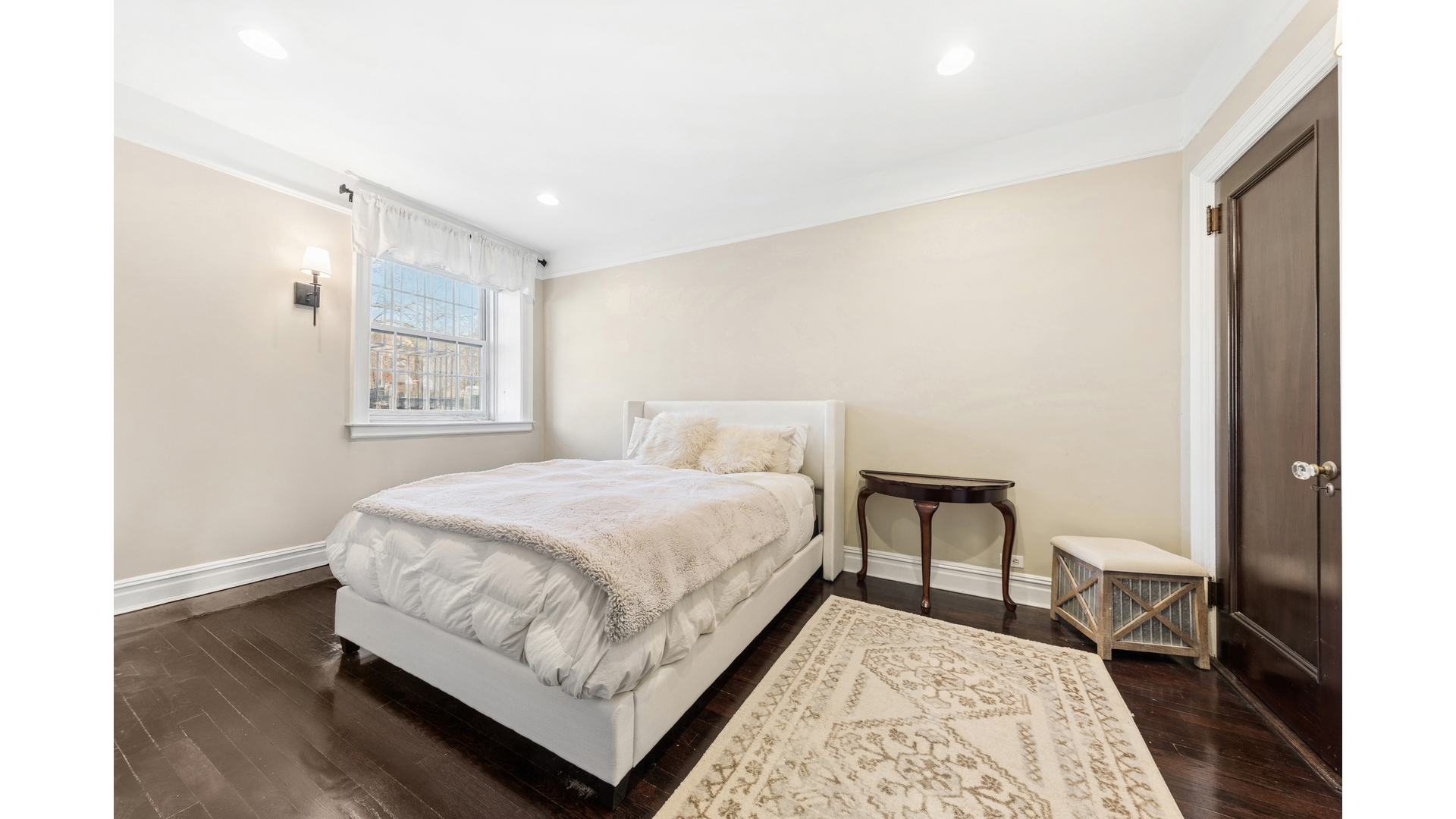 3814 Johnson Avenue E Property Photo 5