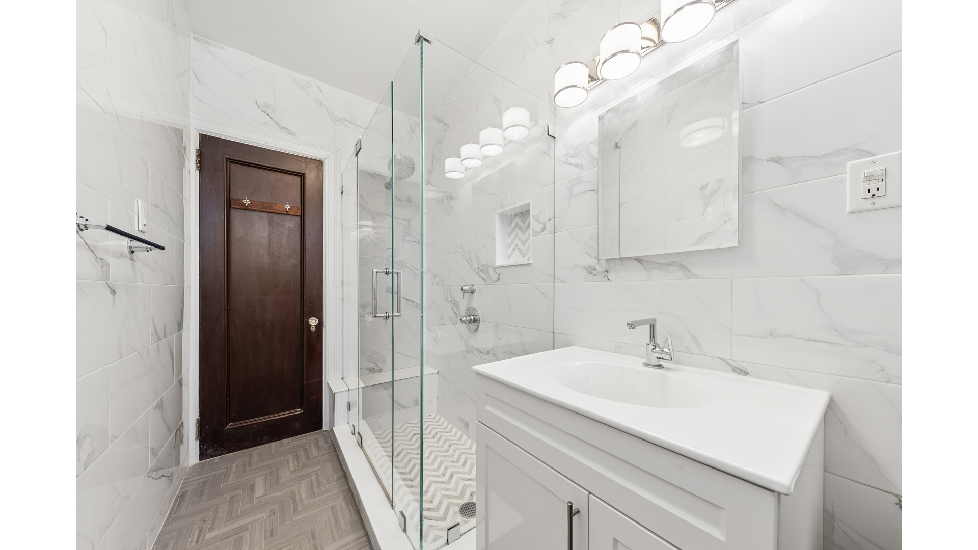 3814 Johnson Avenue E Property Photo 9