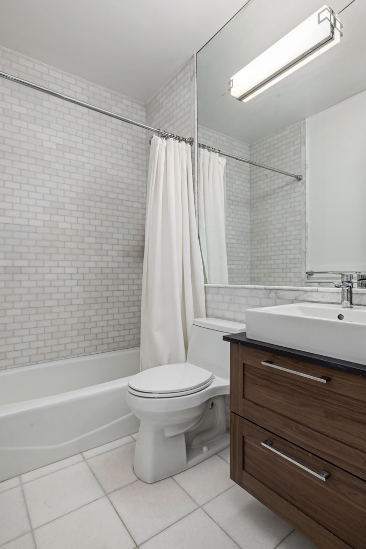 222 Riverside Drive 2b Property Photo 12