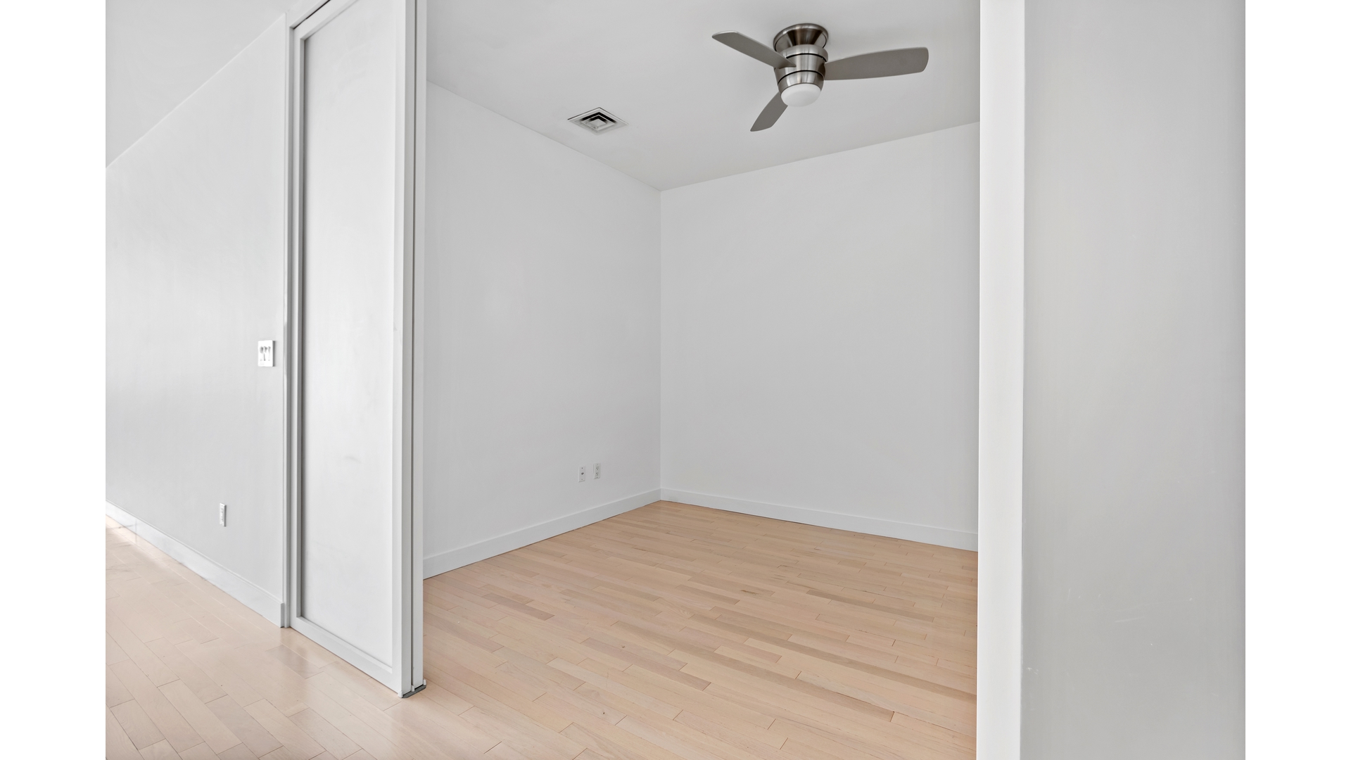 60 W 20th Street 5d Property Photo 11