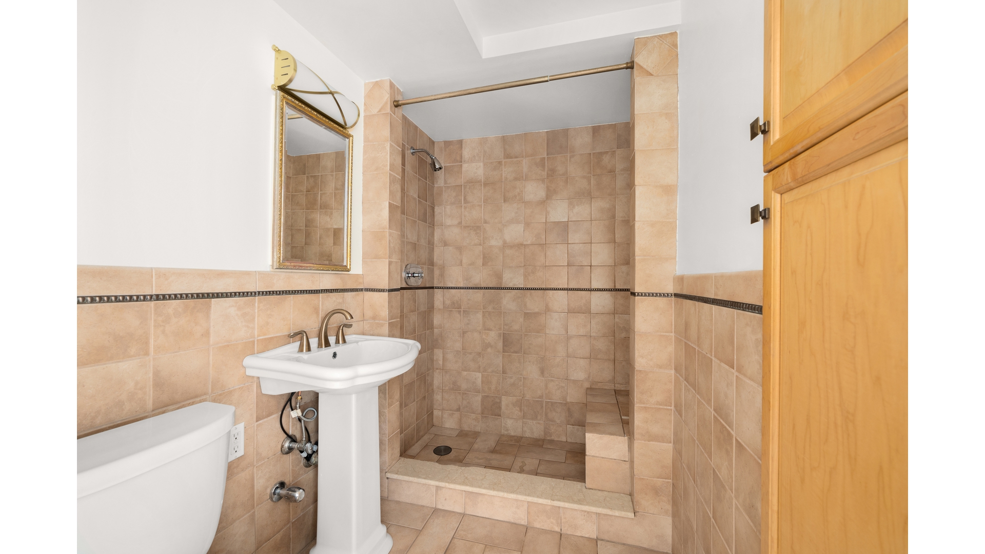 405 E 63rd Street 4de Property Photo 13