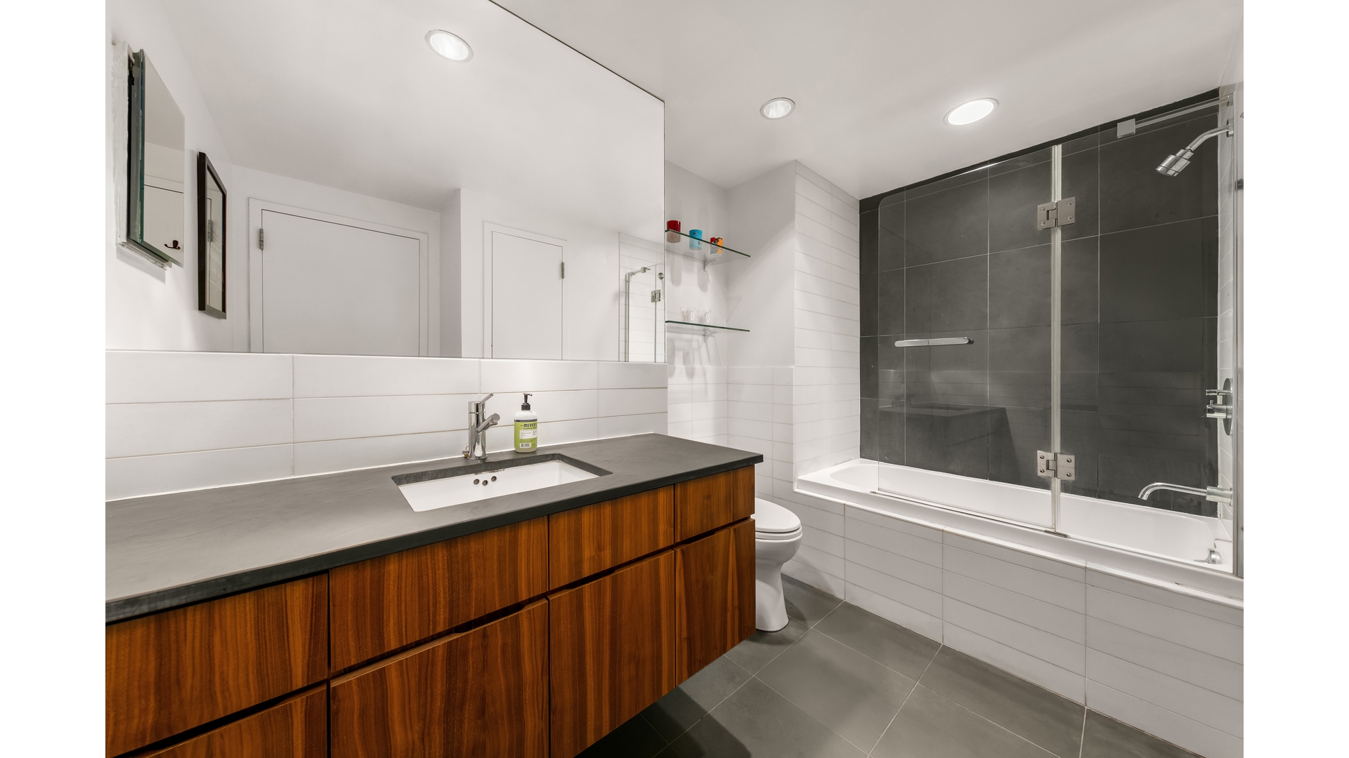 310 E Houston Street 3c Property Photo 8
