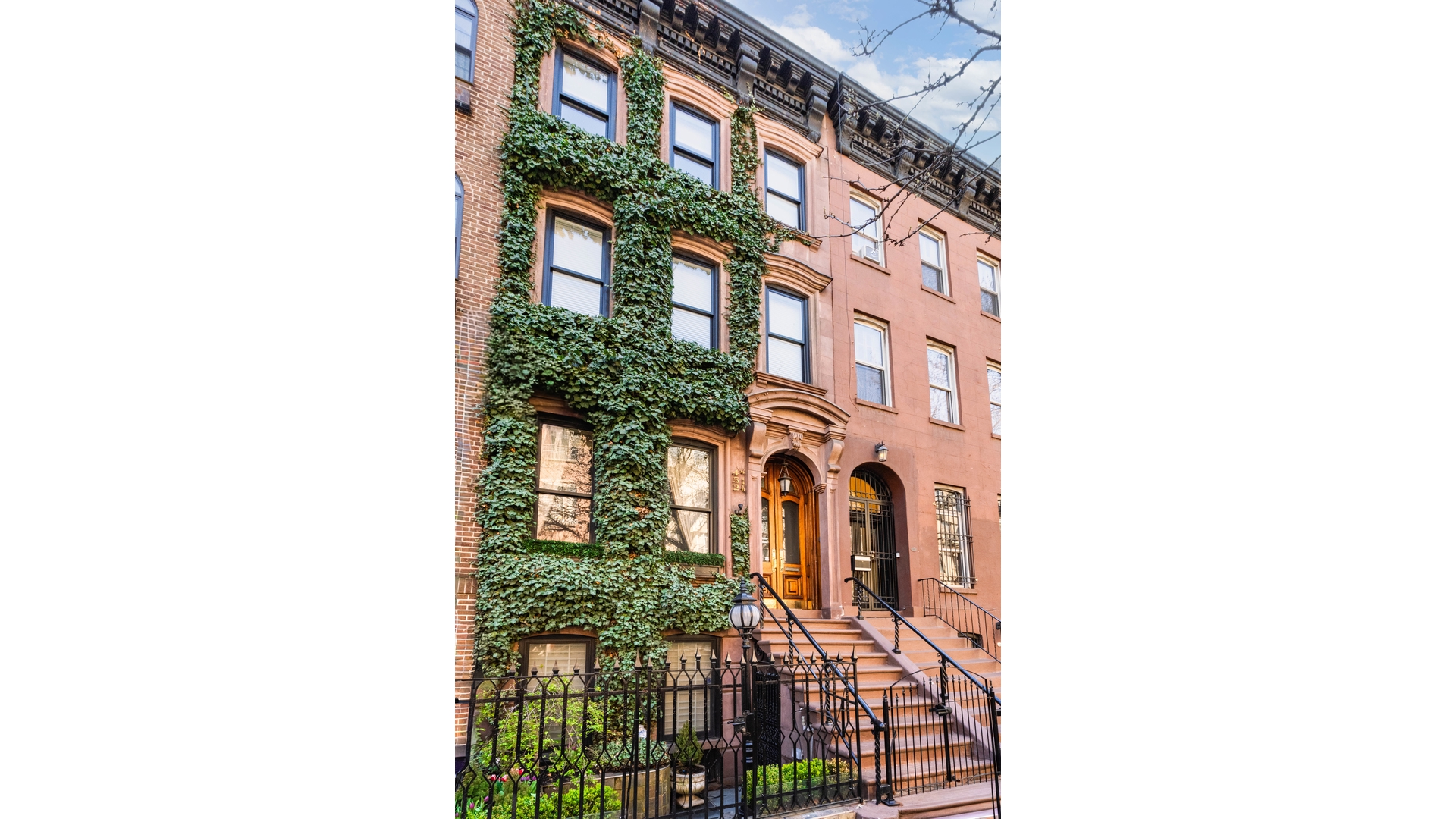 452 W 44TH Street Property Photo 1