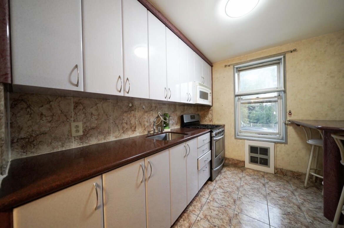 2260 Benson Avenue 1j Property Photo 4