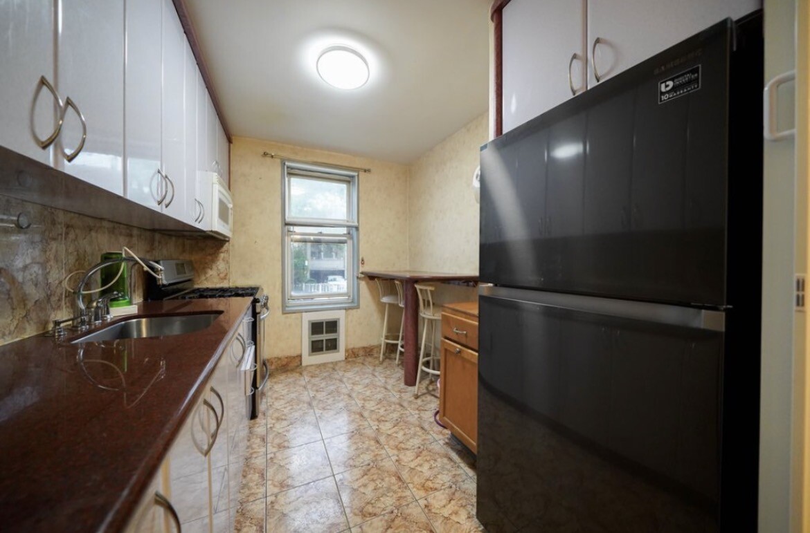 2260 Benson Avenue 1j Property Photo 5