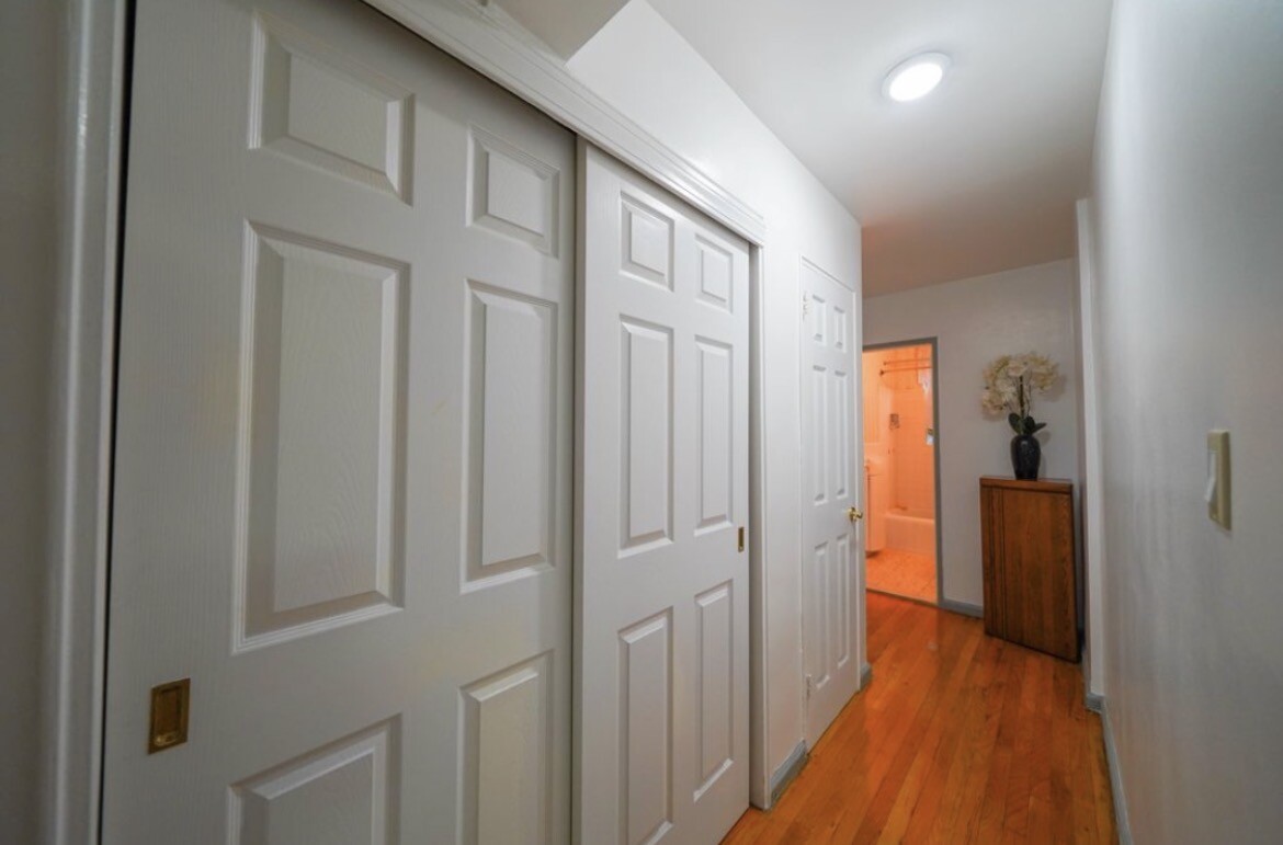 2260 Benson Avenue 1j Property Photo 8