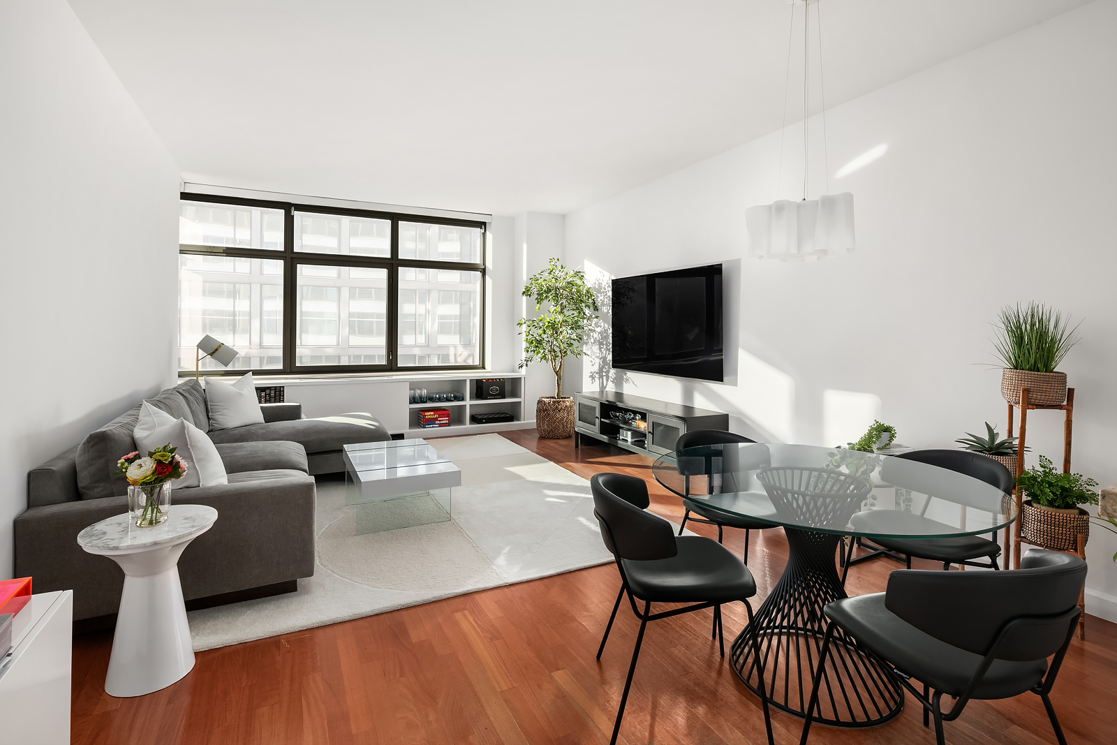 1 MORTON Square 4DE Property Photo 1