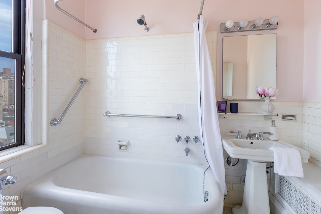 37 Riverside Drive 10b Property Photo 17