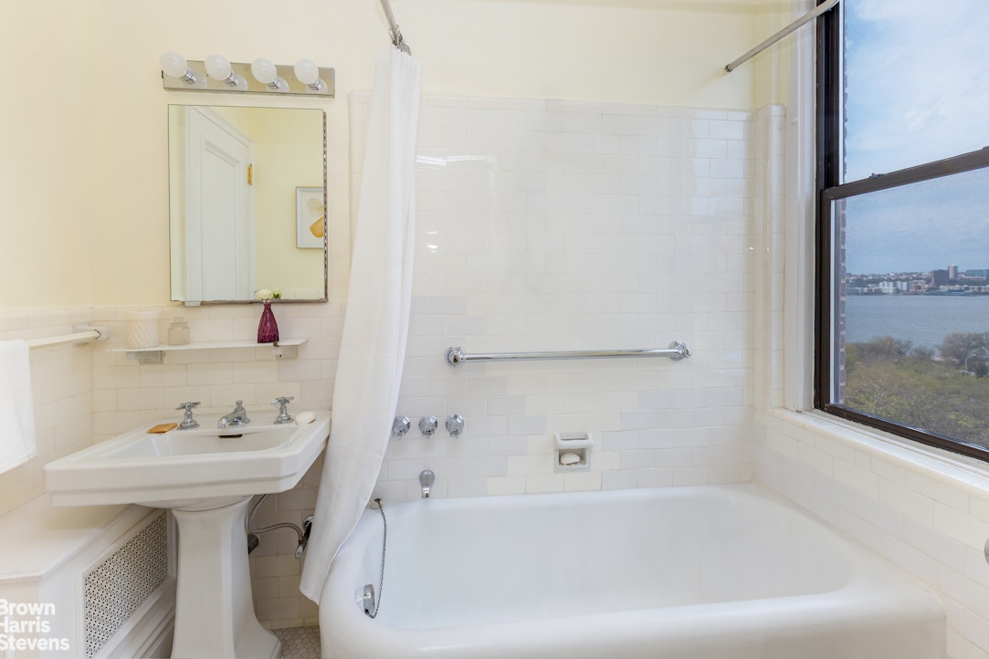 37 Riverside Drive 10b Property Photo 18