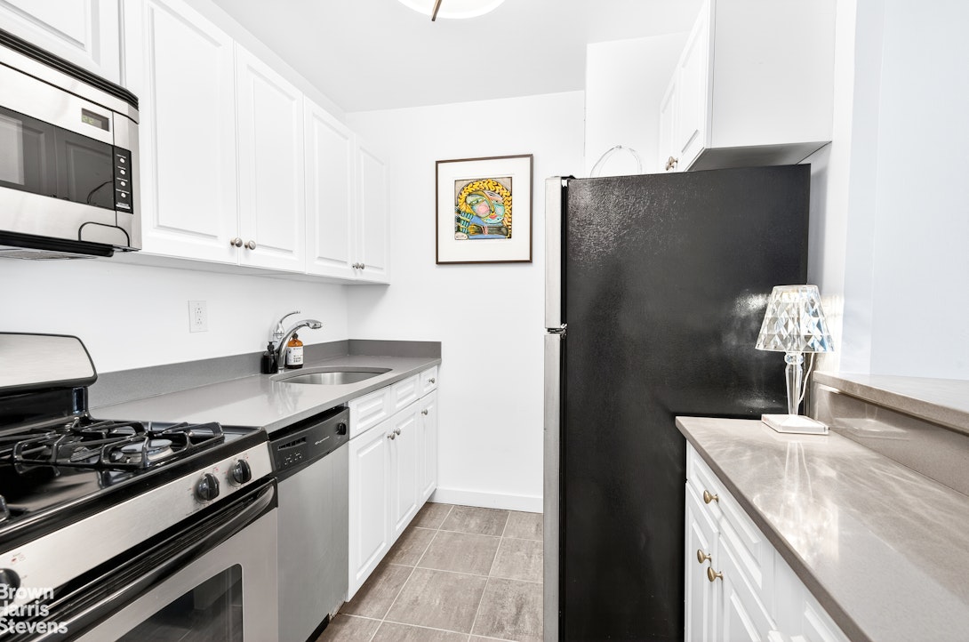 520 E 72nd Street 3g Property Photo 6