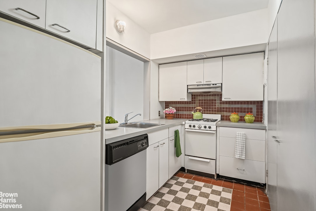 140 W 80th Street 5 Property Photo 4