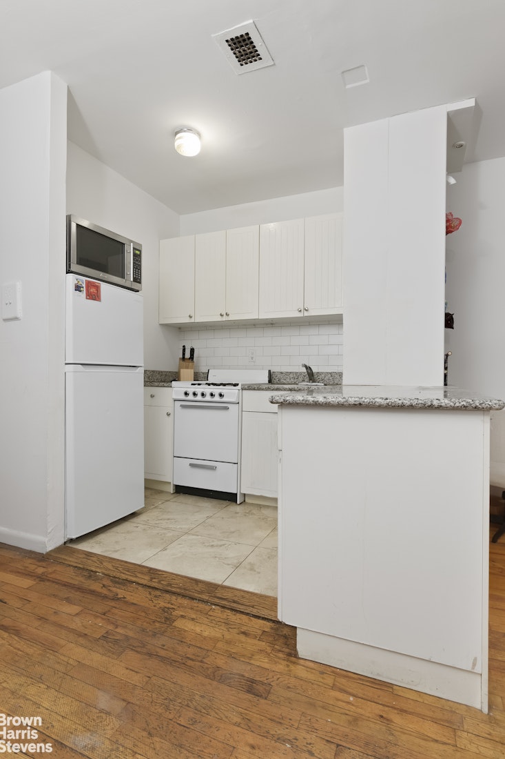 229 E 29th Street 6i Property Photo 2