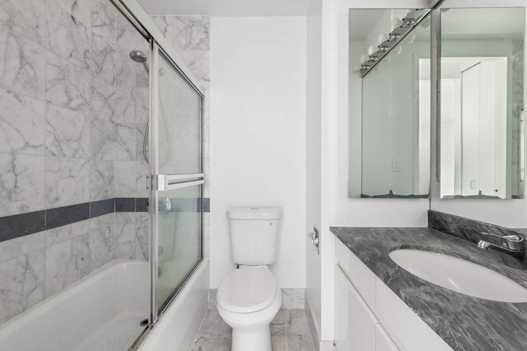 236 E 47th Street 33d Property Photo 6