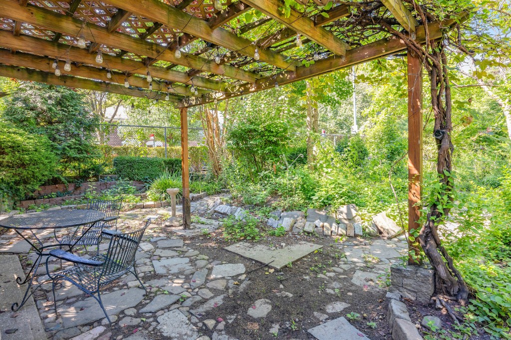 46-01 39th Avenue 314 Property Photo 16