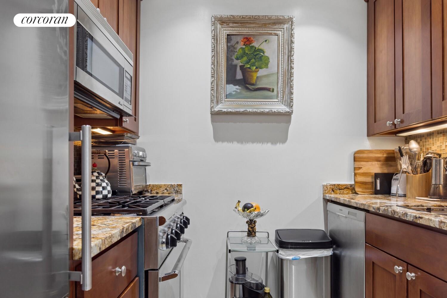 250 E 54th Street 14d Property Photo 3