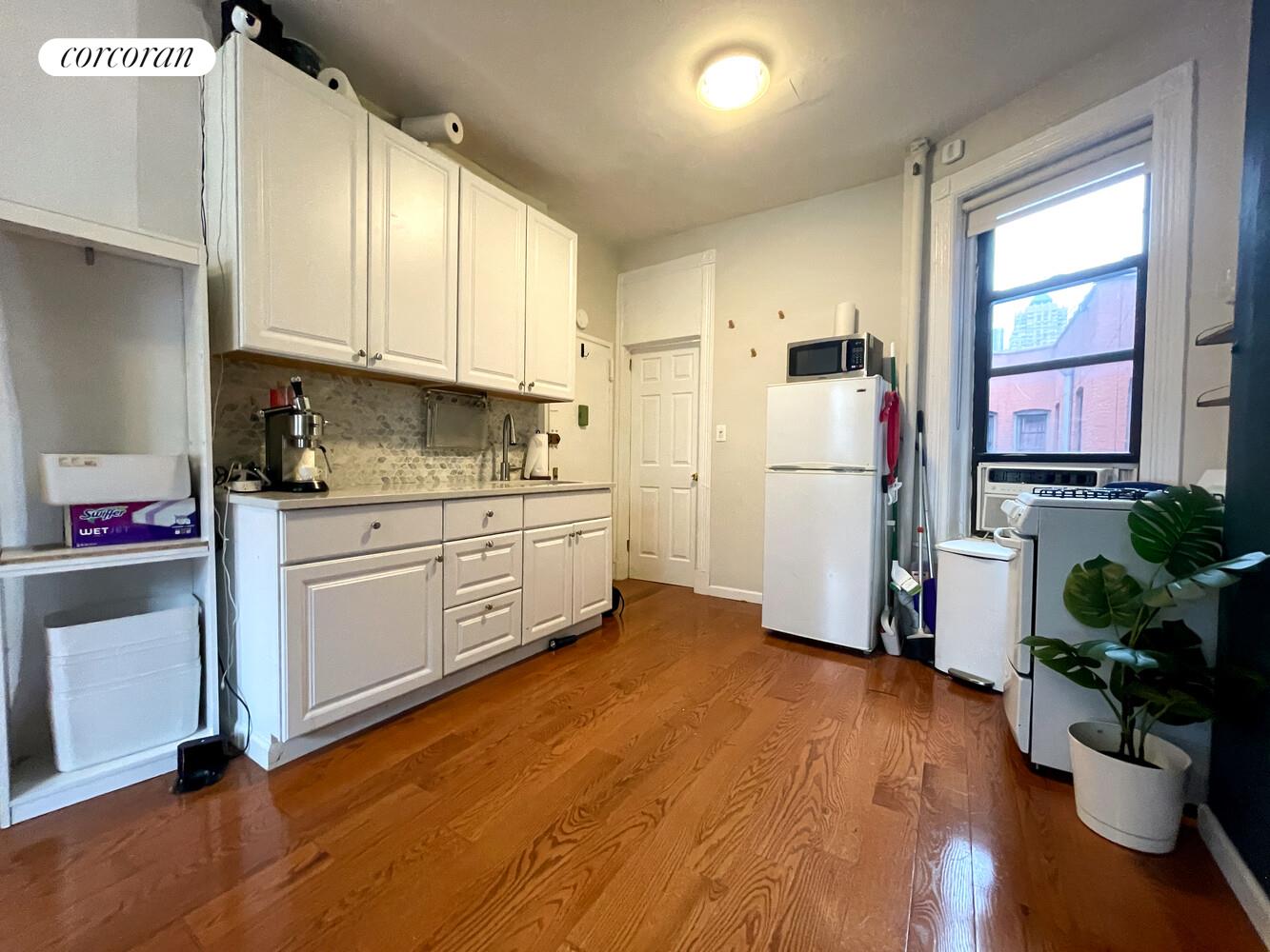 349 W 44th Street 5fe Property Photo 3