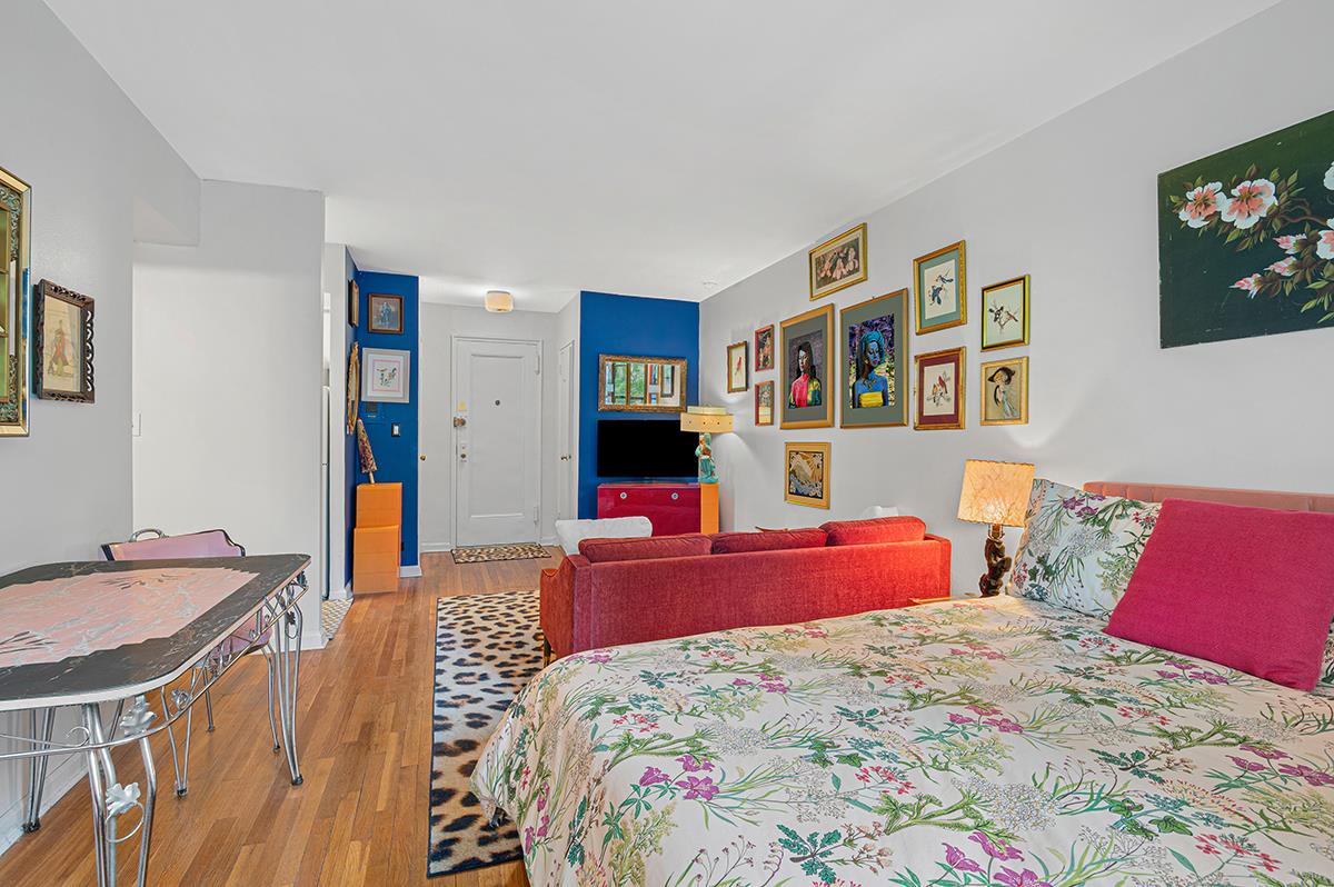 54 E 8th Street 4-d Property Photo 2