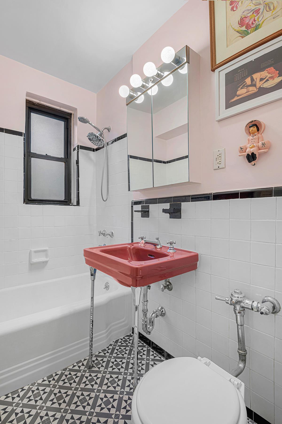 54 E 8th Street 4-d Property Photo 4