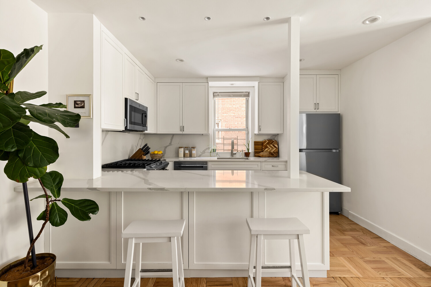 651 VANDERBILT Street 2A Property Photo 1