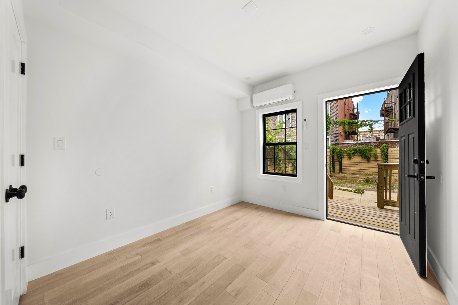355 E 51st Street Property Photo 13