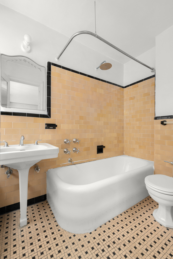17 W 67th Street 3b Property Photo 4
