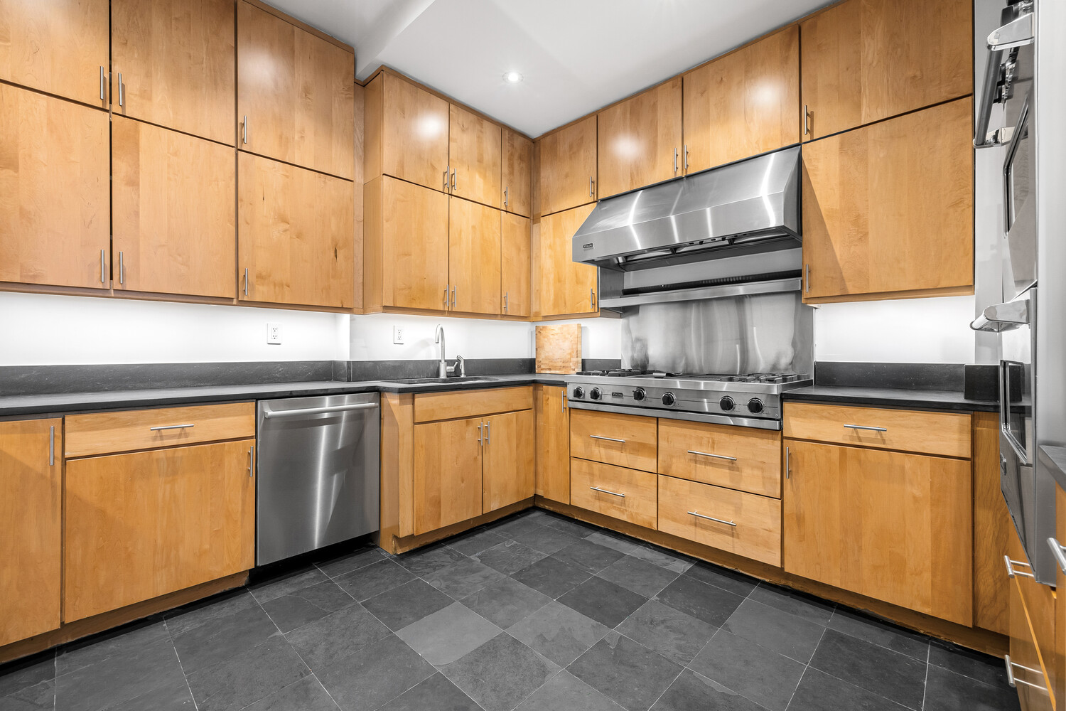 3 Hanover Square Ph22b Property Photo 3