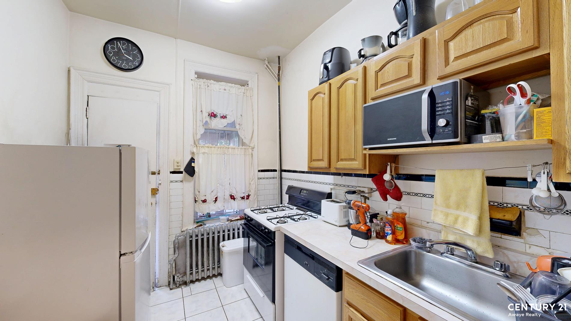 900 Brooklyn Avenue Property Photo 7
