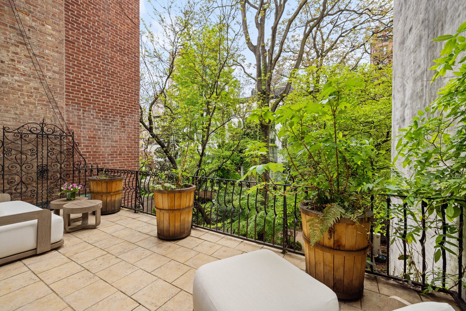 37 W 11th Street Property Photo 17